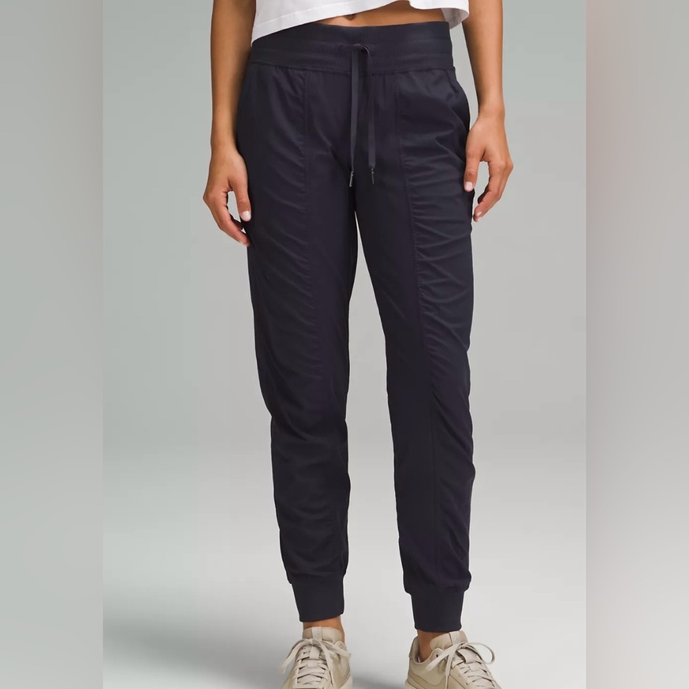 Lululemon Women’s Black Dance Studio Mid-Rise Jogger Sz 6/S